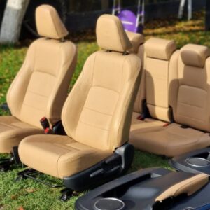 Toyota RAV4 IV cидіння, шкіра, дверні карти, підлокітник, салон стан ідеальний 2013-2018
